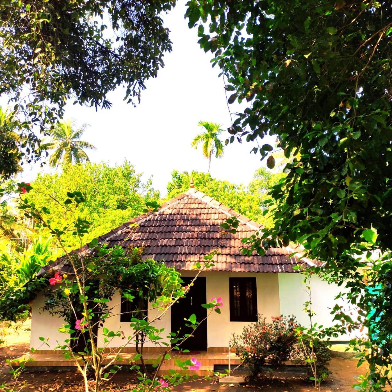 Munroe Inn Homestay Kollam Eksteriør billede